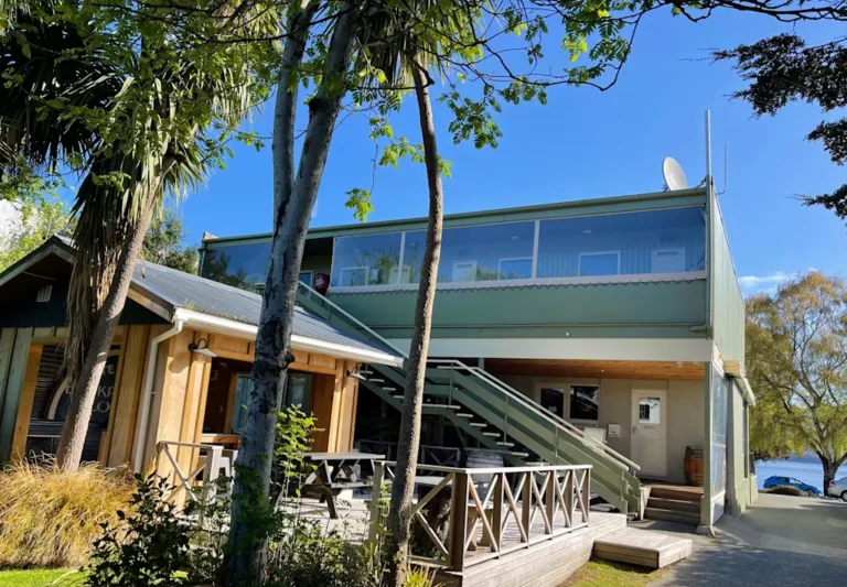 Te Anau Lakefront Backpackers